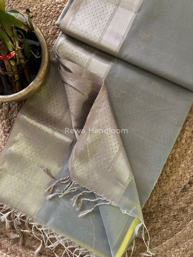 Maheshwari Silver Butti Saree
