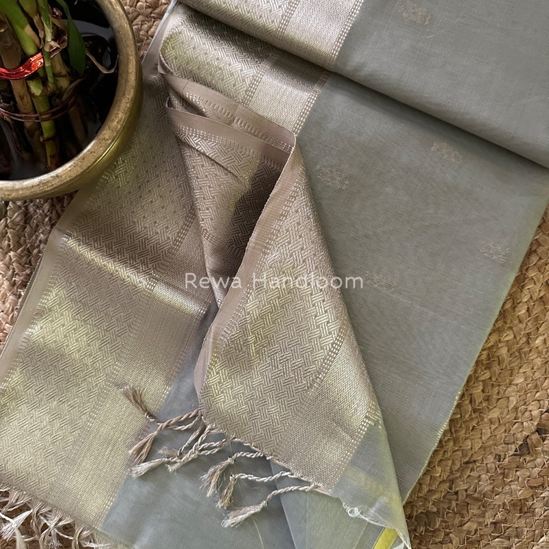 Maheshwari Silver Butti Saree