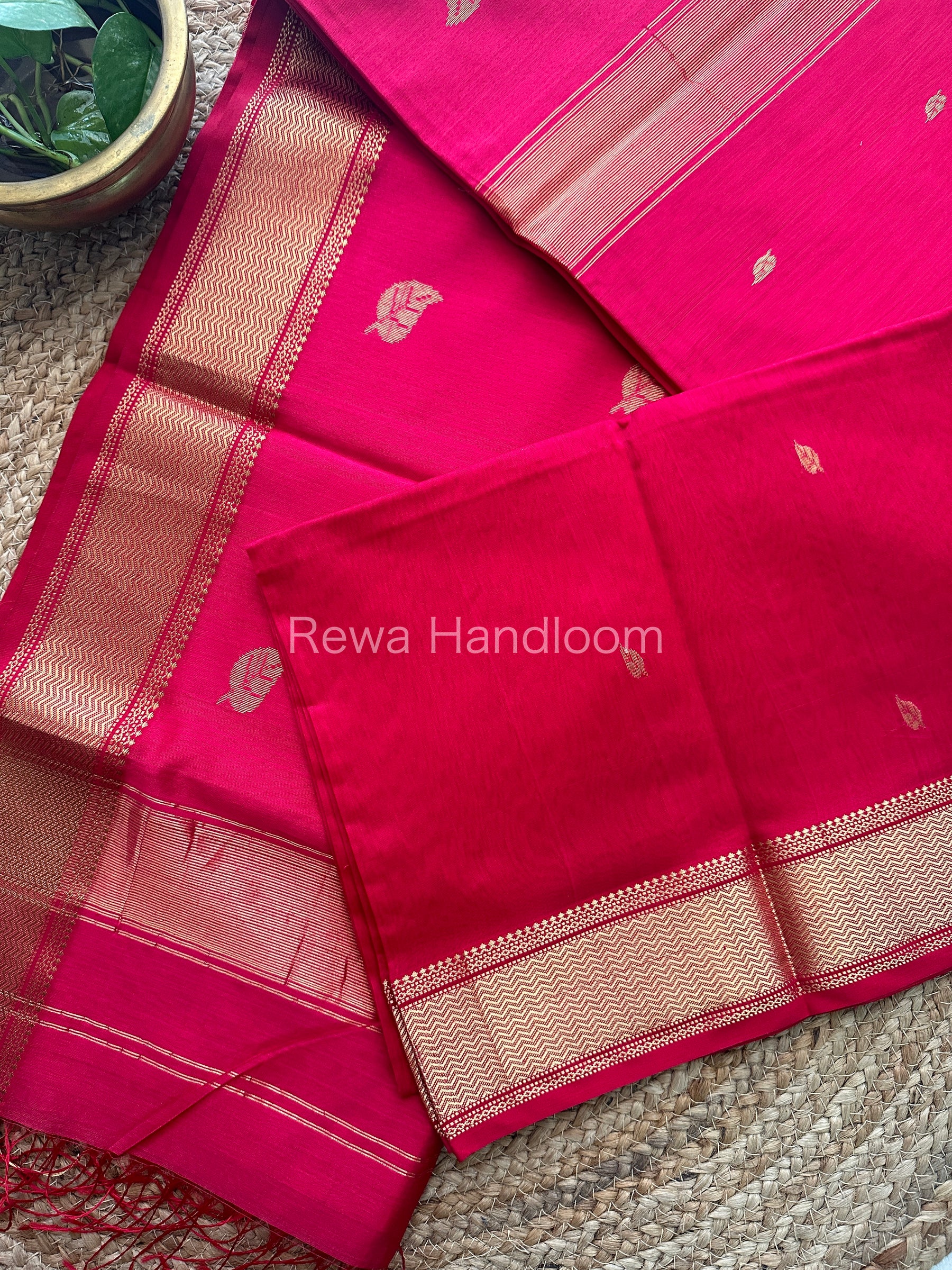 Rani Pink Butta Pallu Zari Border Saree ~ Maheshwari Saree-BS08