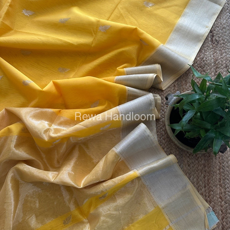 Maheshwari Silver Butti Saree