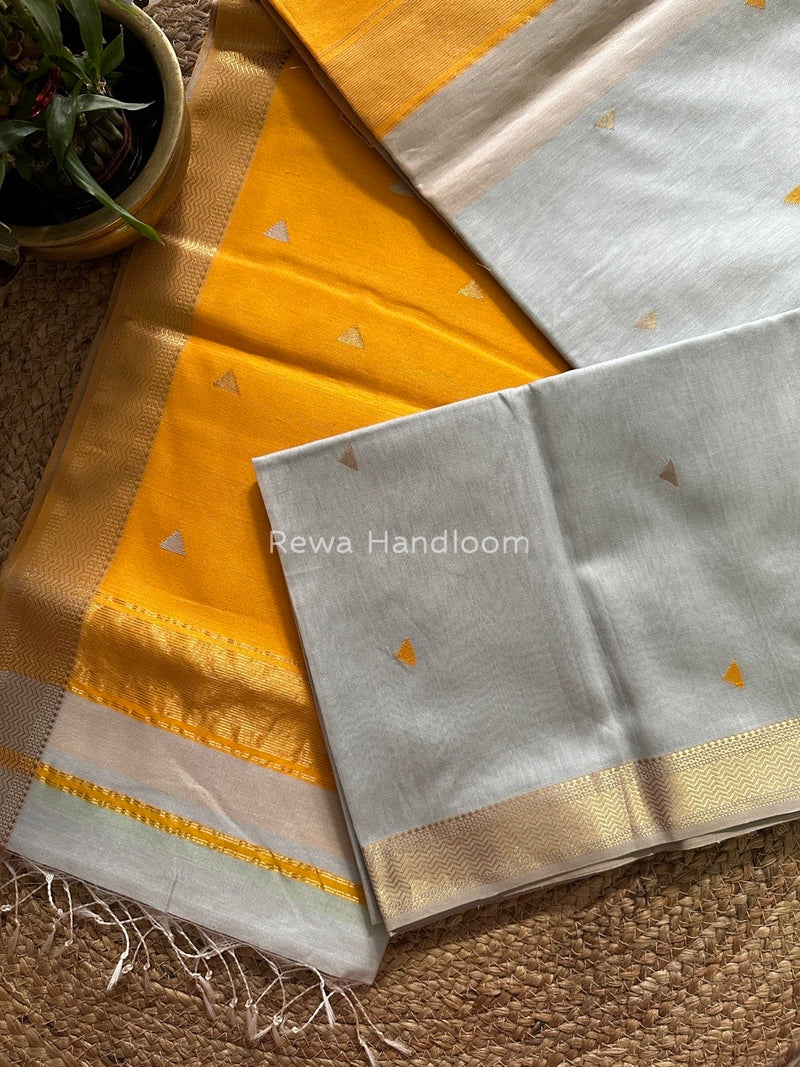 Maheshwari Light Gray Zari Butti Saree SBT051
