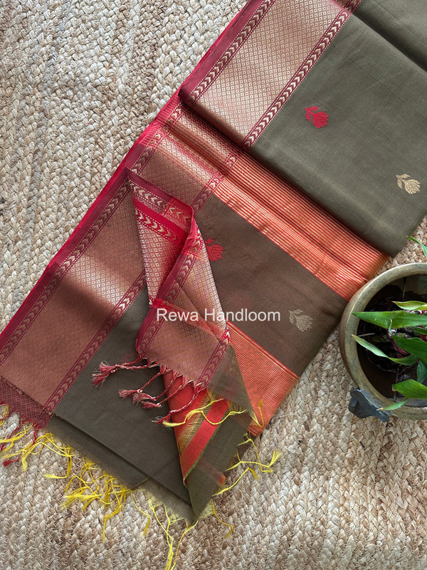 Maheshwari Lotus Shaded Butta Saree
