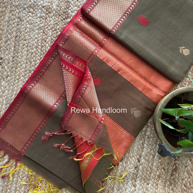 Maheshwari Lotus Shaded Butta Saree