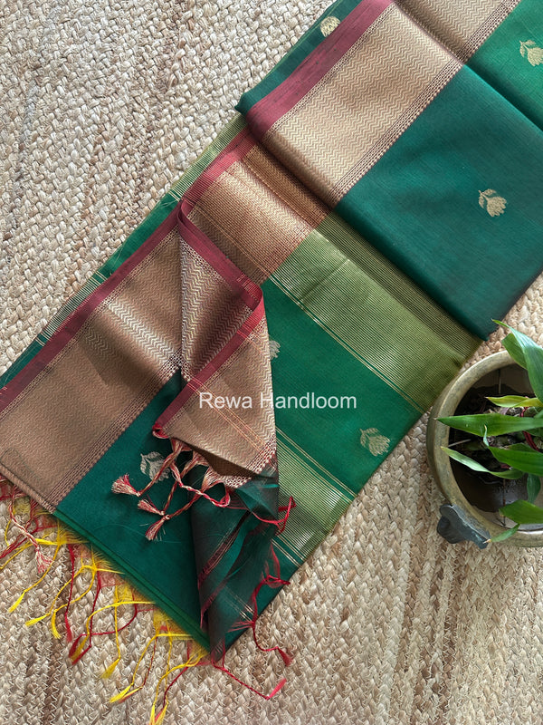 Maheshwari Lotus Shaded Butta Saree