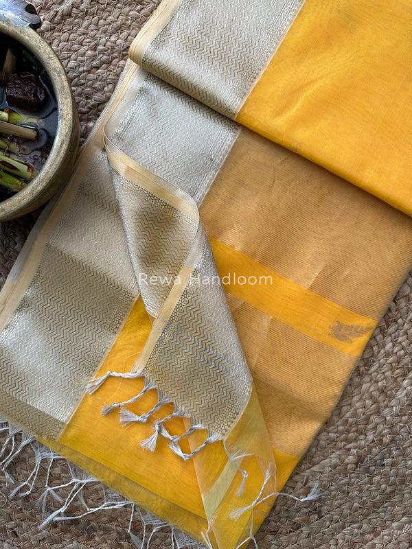Maheshwari Silver Butti Saree
