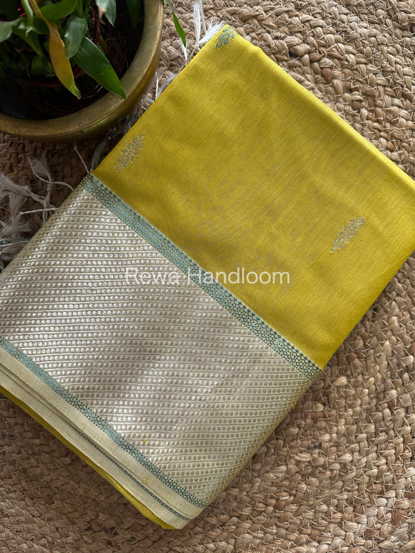Maheshwari Silver Zari Buta Buti Saree 