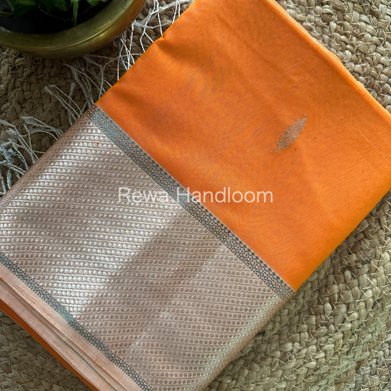 Maheshwari Silver Zari Buta-Buti Saree 