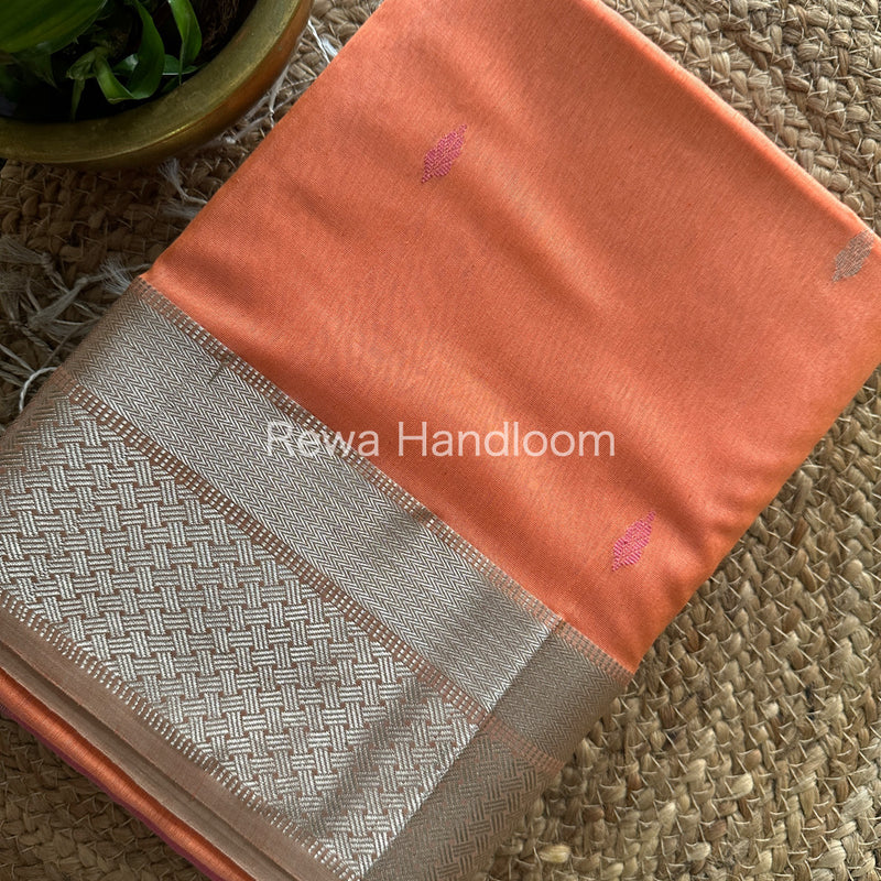 Maheshwari Silver Zari Butti Buta Saree