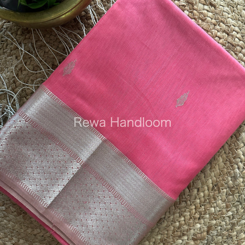 Maheshwari Silver Zari Buta-Buti Saree