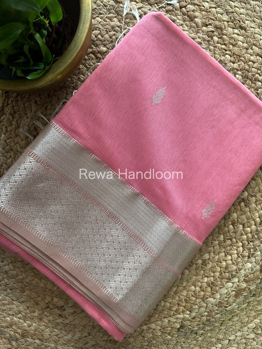 Maheshwari Silver Zari Butti Buta Saree