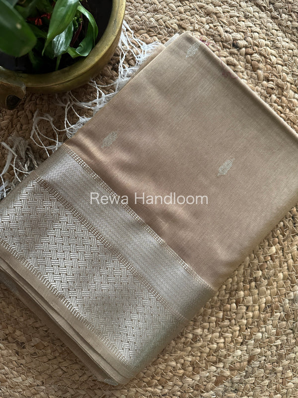 Maheshwari Silver Zari Buta-Buti Saree 