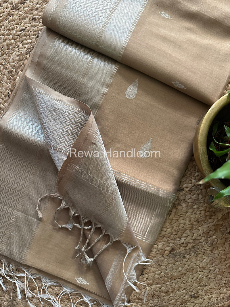 Maheshwari Sand Silver Zari Buta-Buti Saree SBP15
