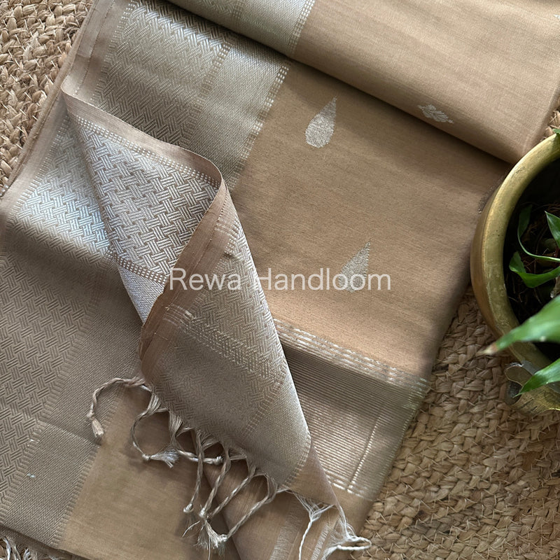 Maheshwari Sand Silver Zari Buta-Buti Saree SBP15