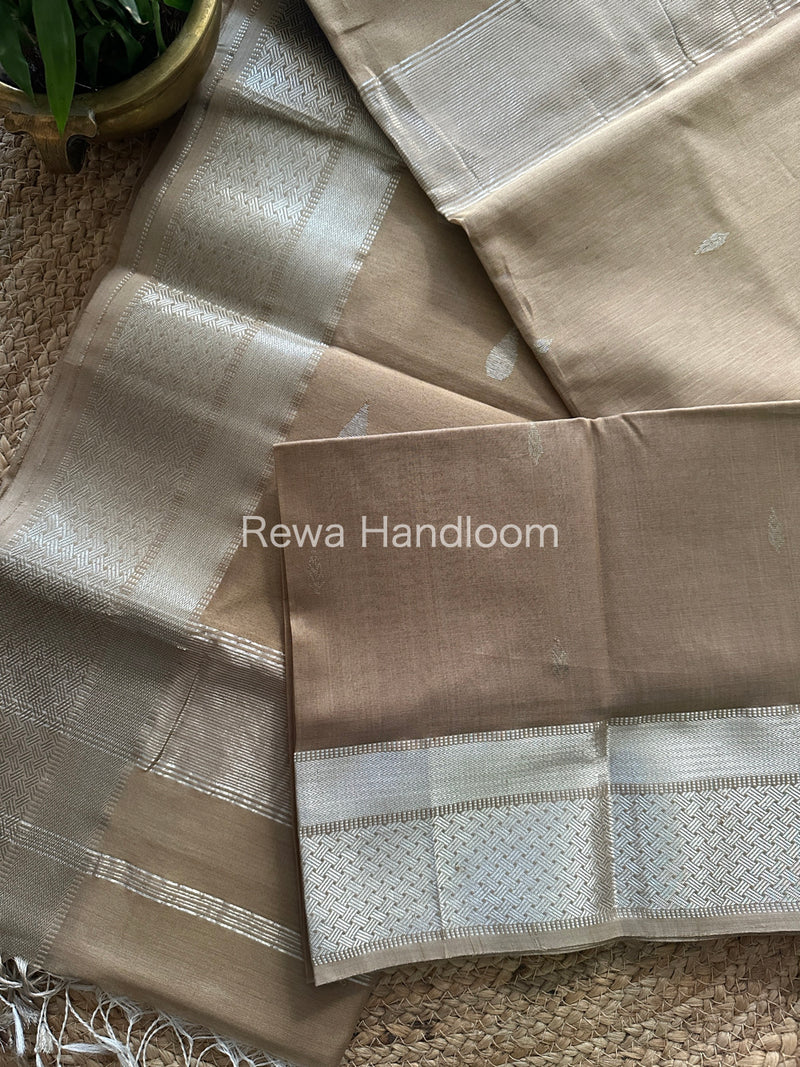 Maheshwari Sand Silver Zari Buta-Buti Saree SBP15