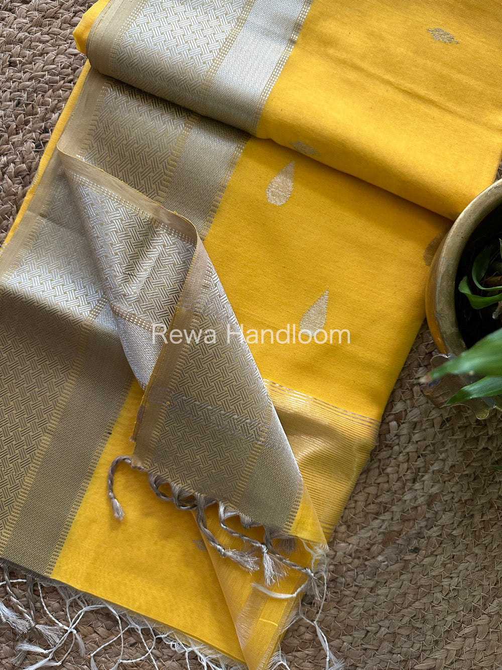 Maheshwari Yellow Silver Zari Butti Buta Saree-SBP21