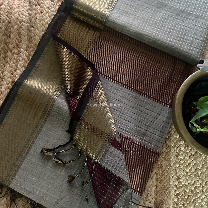 Maheshwari Zari Checks Saree 