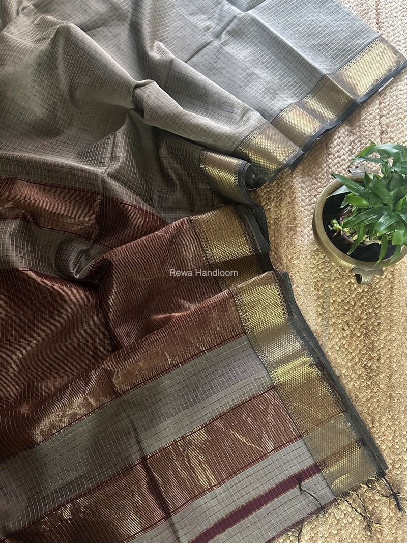 Maheshwari Beige Zari Checks Saree ZCHX373