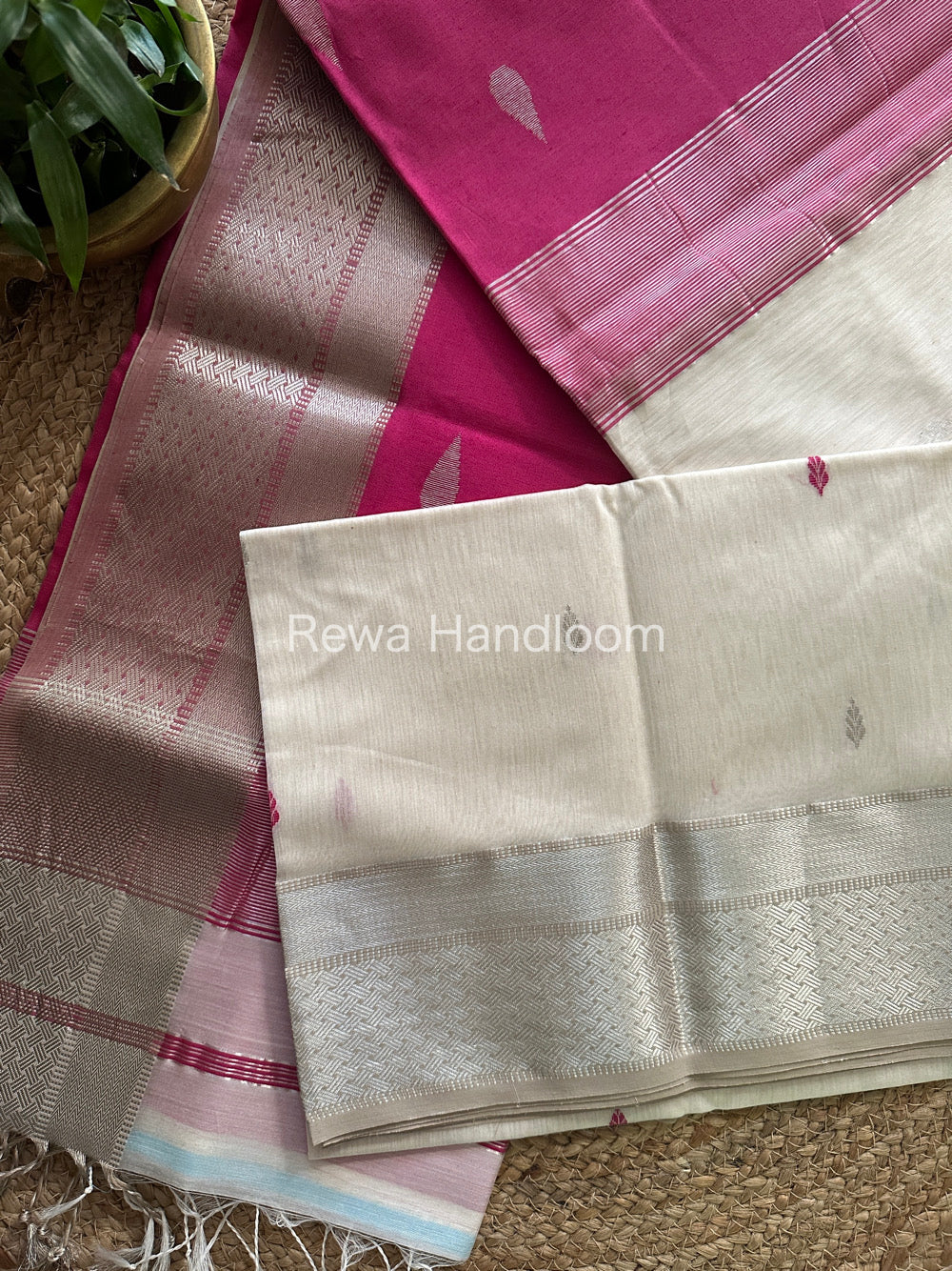 Maheshwari White-Magenta Silver Zari Butti Buta Saree-SBP24