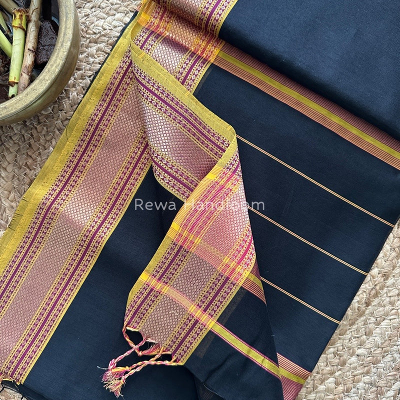 Exclusive Maheshwari Zari Border Saree