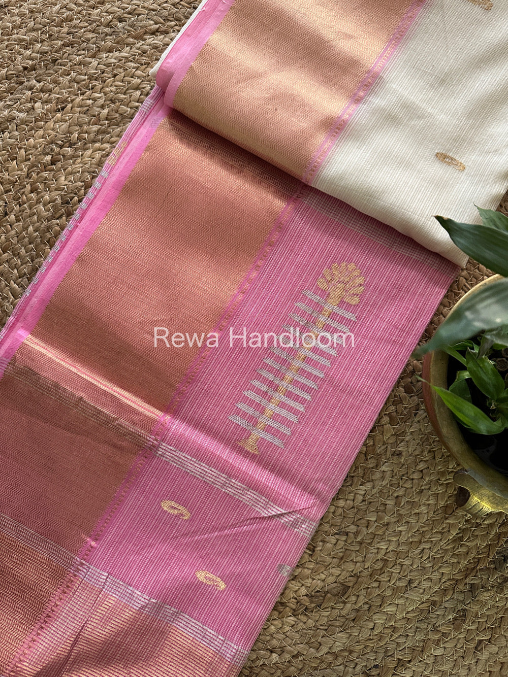 Maheshwari White-Pink Silver Zari Butti Buta Saree-SBP08