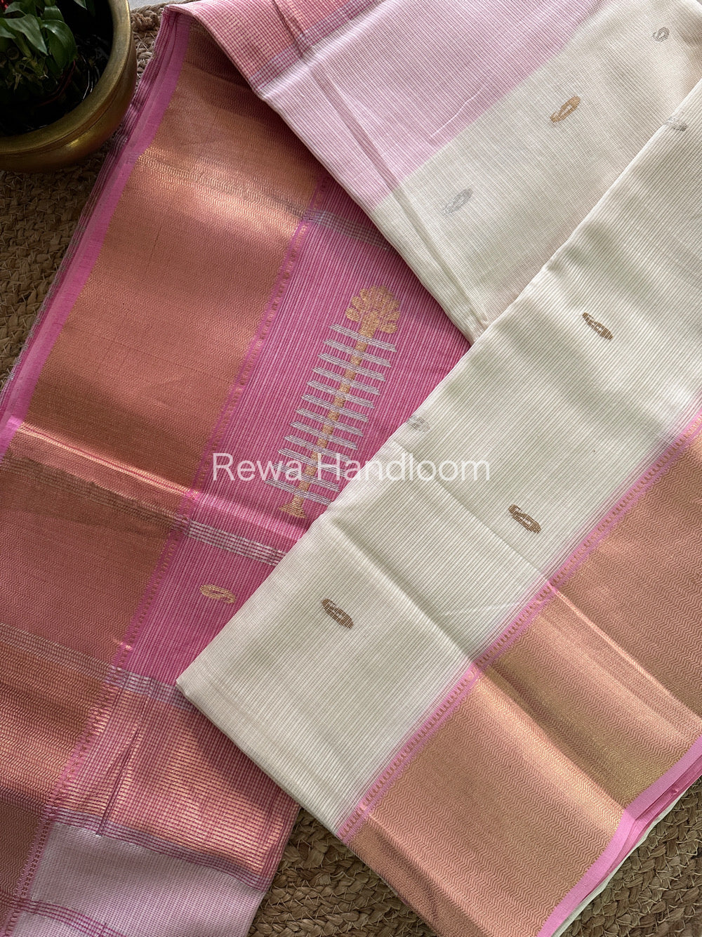 Maheshwari White-Pink Silver Zari Butti Buta Saree-SBP08