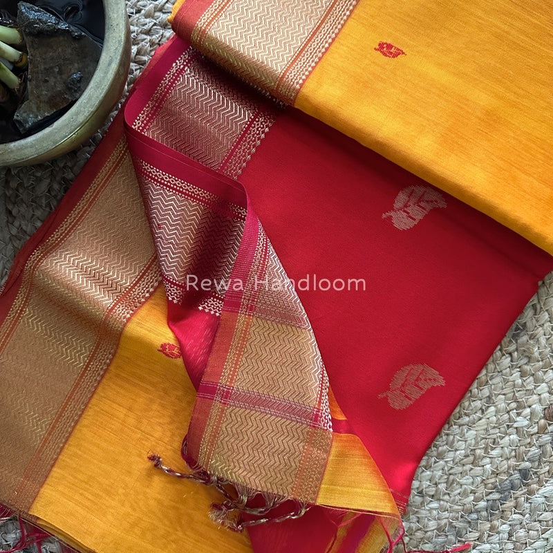  Butta Butti Zari Border Maheshwari Saree