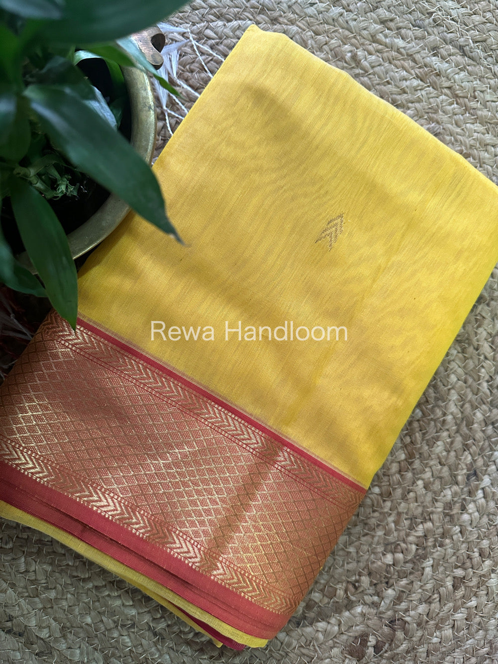 Zari Butti ~ Maheshwari Saree