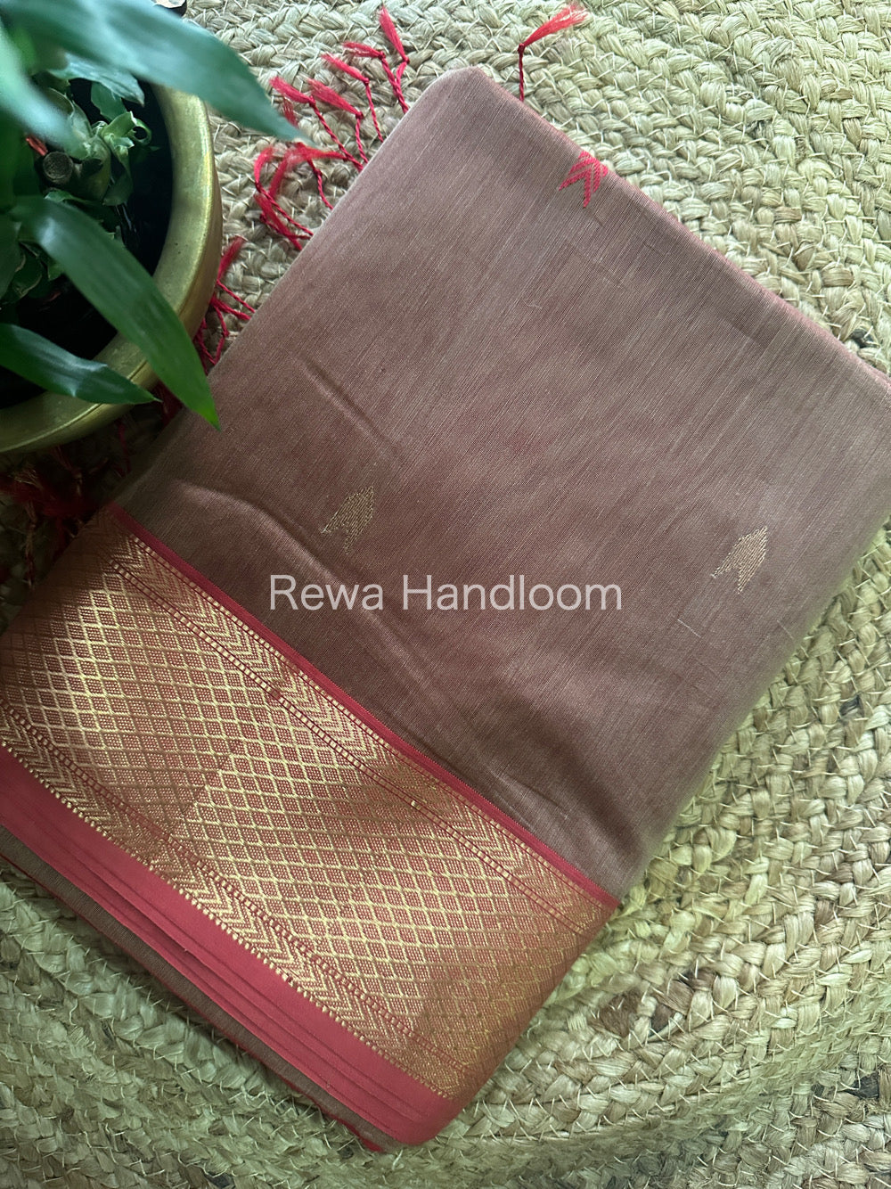 Zari Butti ~ Maheshwari Saree