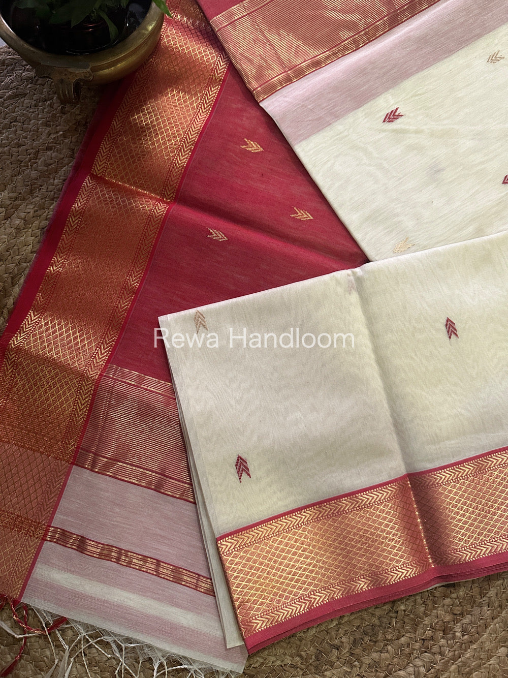 White Zari Butti ~ Maheshwari Saree-ZB113