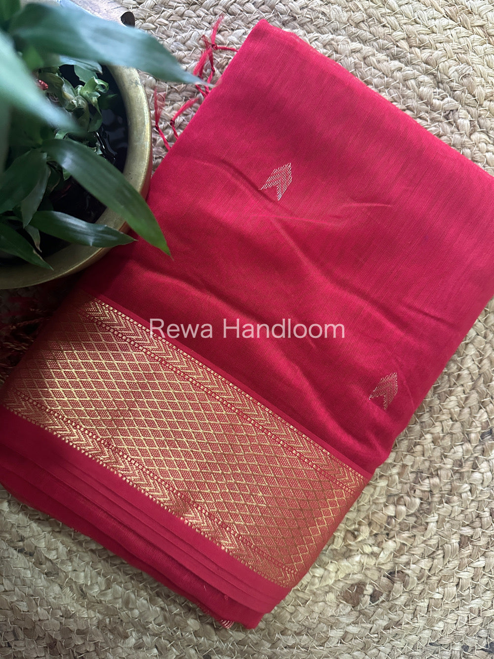 Zari Butti ~ Maheshwari Saree