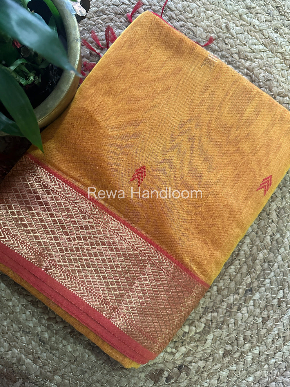 Zari Butti ~ Maheshwari Saree