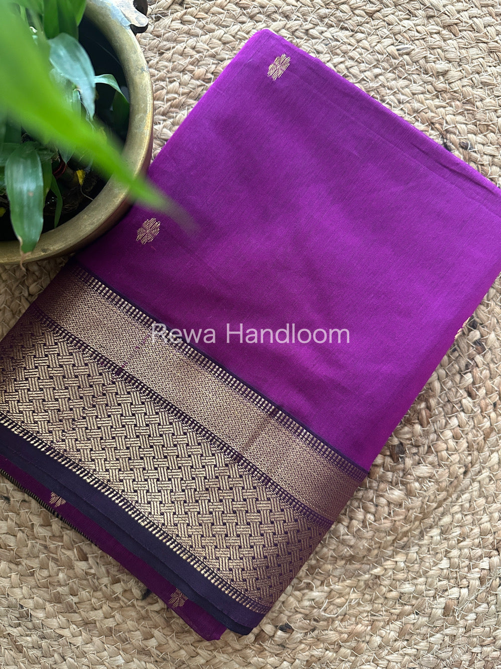  Zari Butti ~ Maheshwari Saree