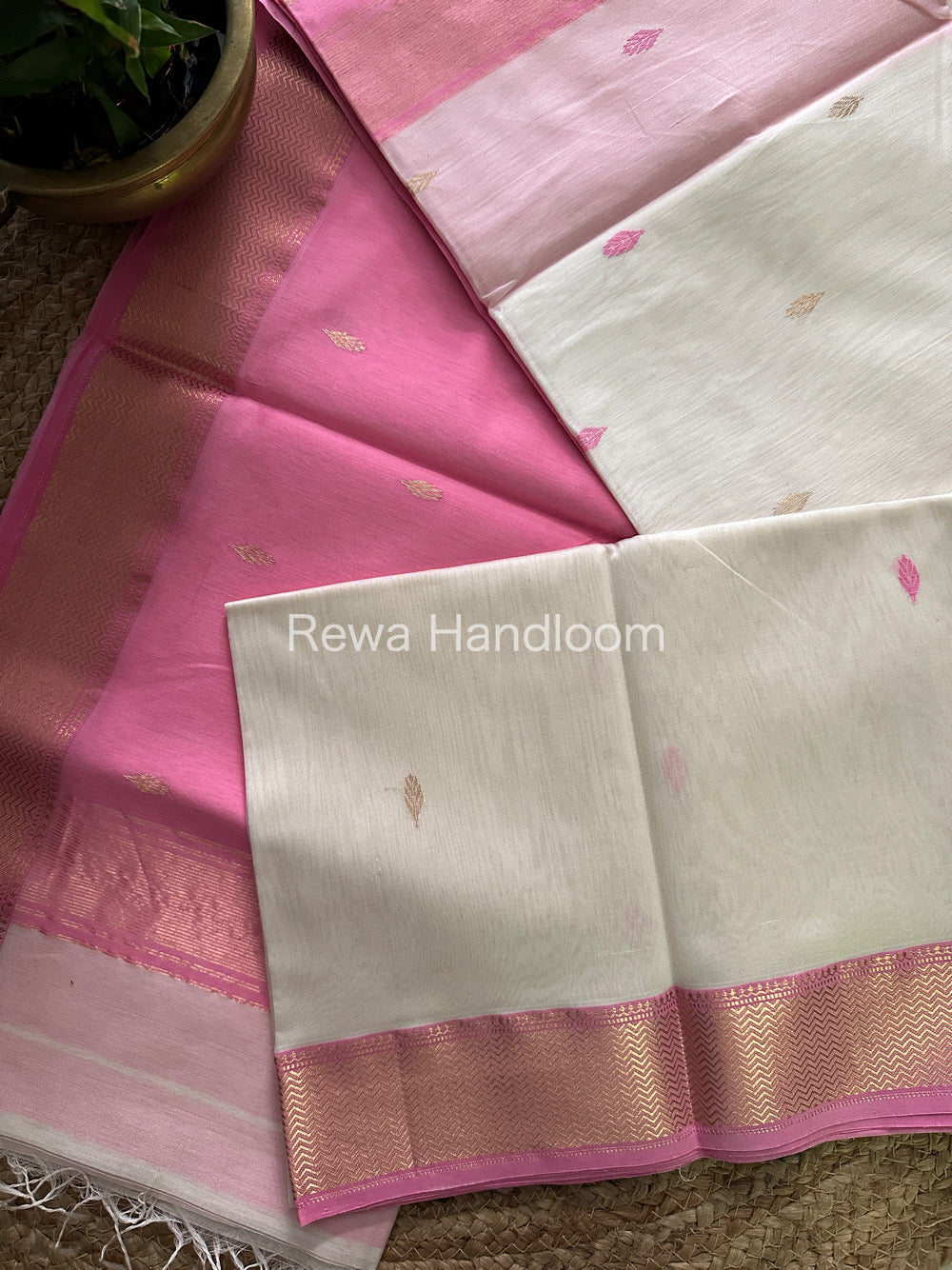 White Zari Butti ~ Maheshwari Saree-PTB053