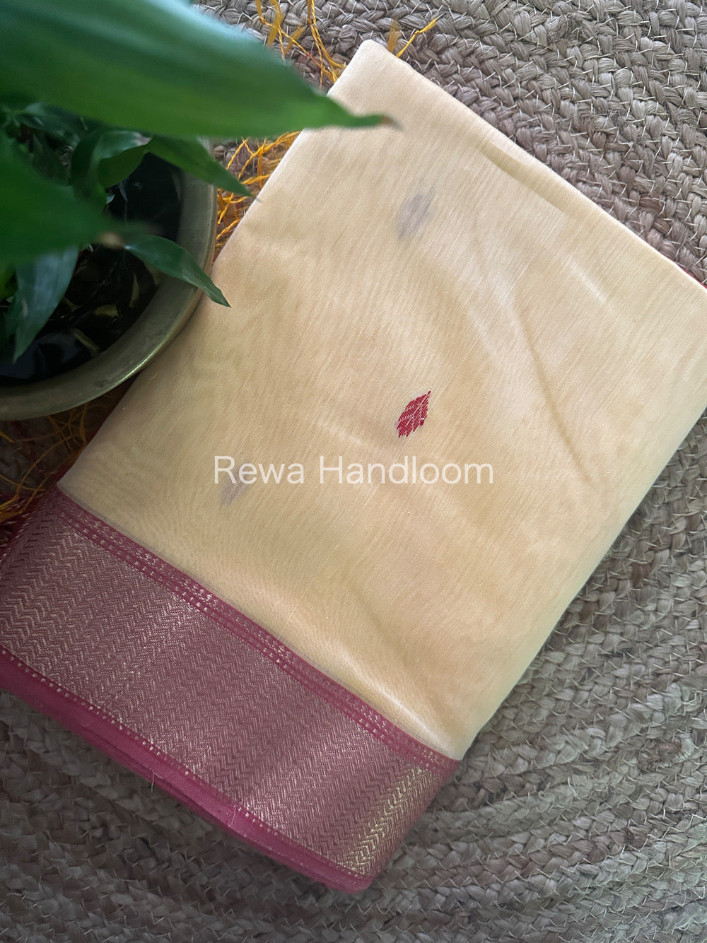  Zari Butti ~ Maheshwari Saree