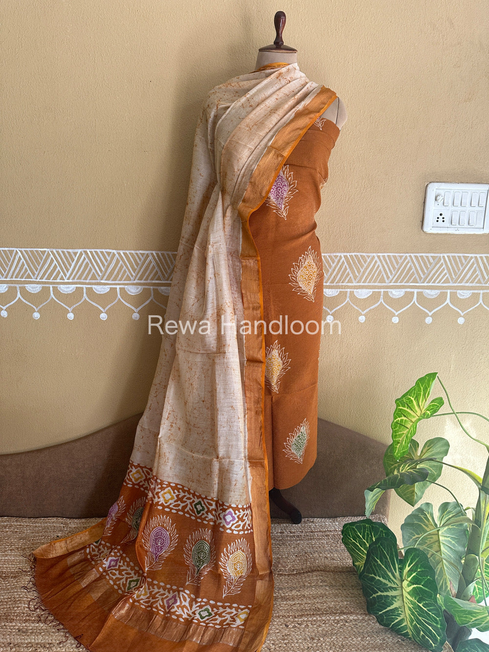 Maheshwari  Batik Tissue Printed Dress Material