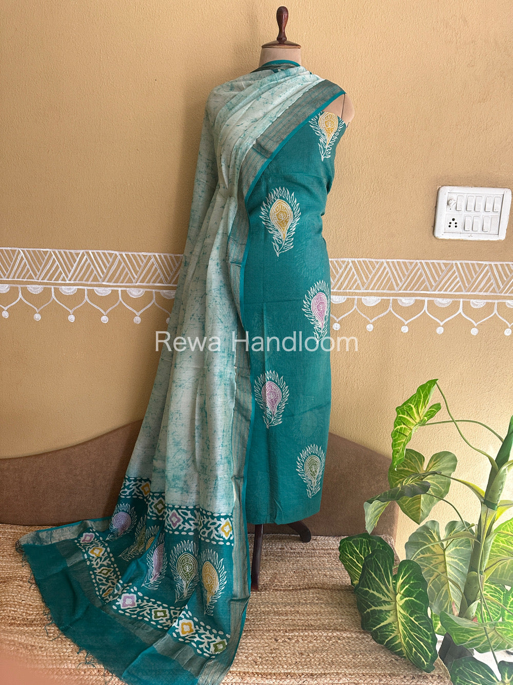 Maheshwari  Batik Tissue Printed Dress Material