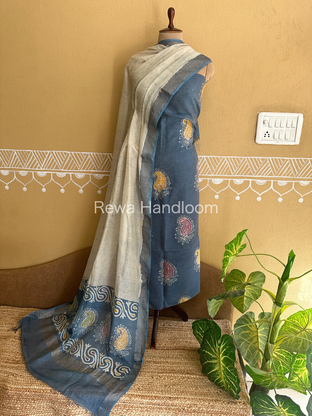 Maheshwari  Batik Tissue Printed Dress Material