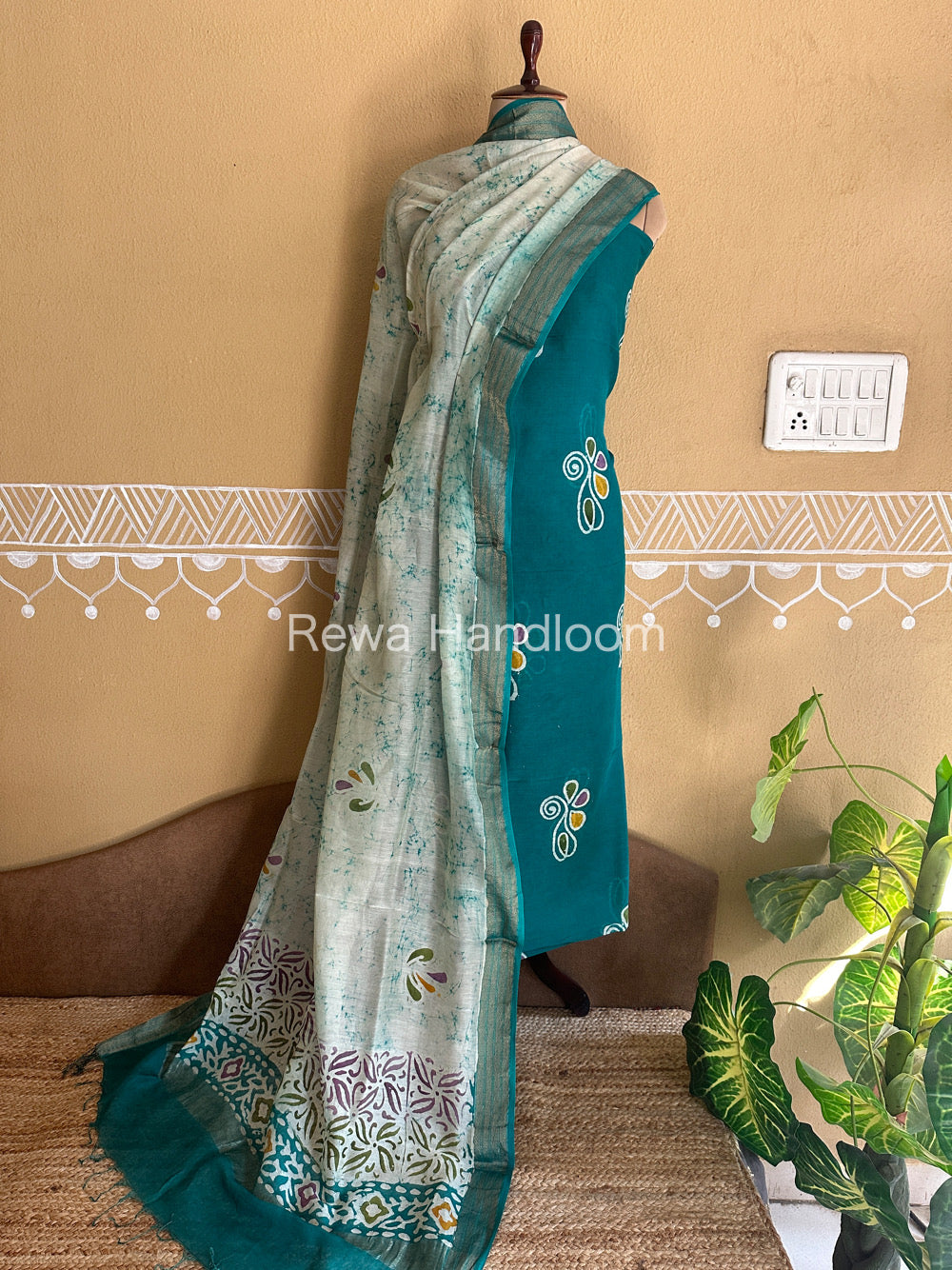 Maheshwari Batik Printed Dress Material