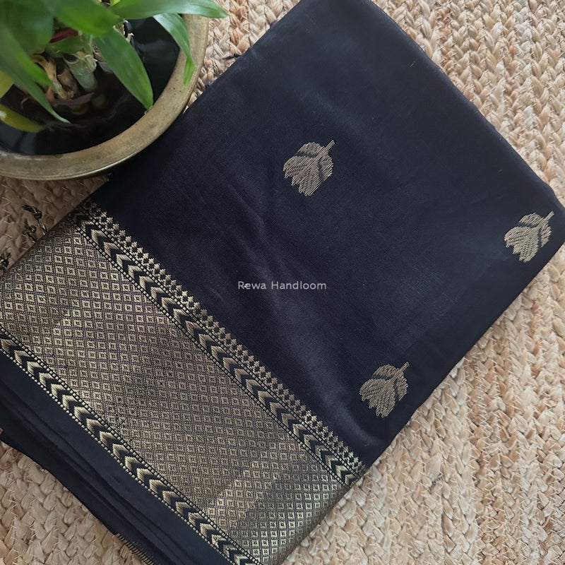 Black Butta Zari Border Maheshwari Saree LLBS09