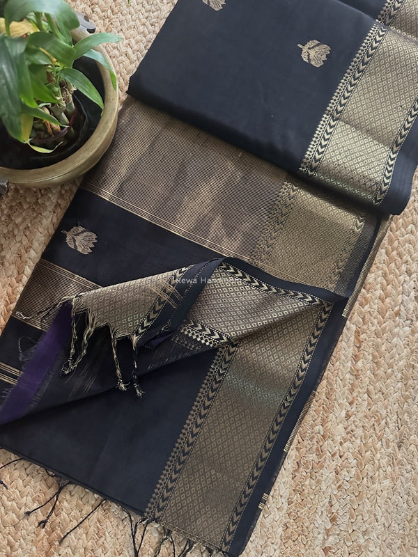 Butta Zari Border Maheshwari Saree