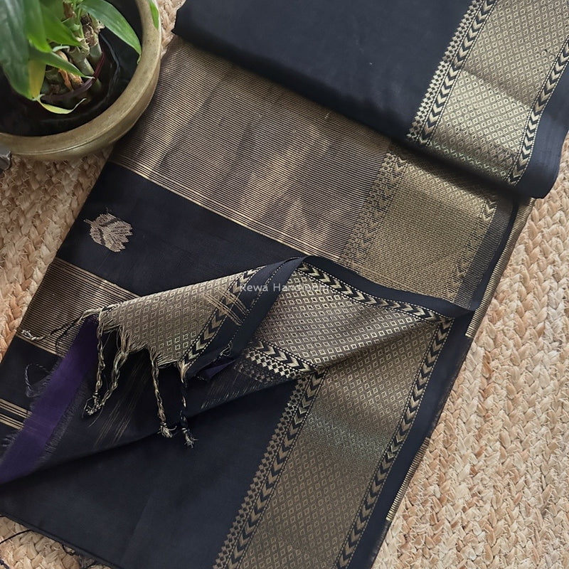 Butta Zari Border Maheshwari Saree