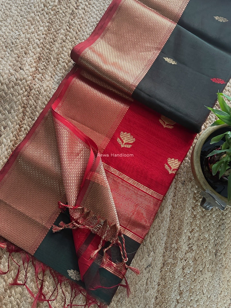 Butta Zari Border Maheshwari Saree