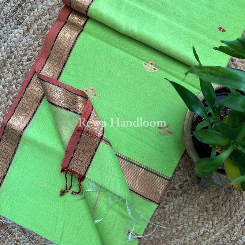 Butta Pallu Zari Border Maheshwari Saree