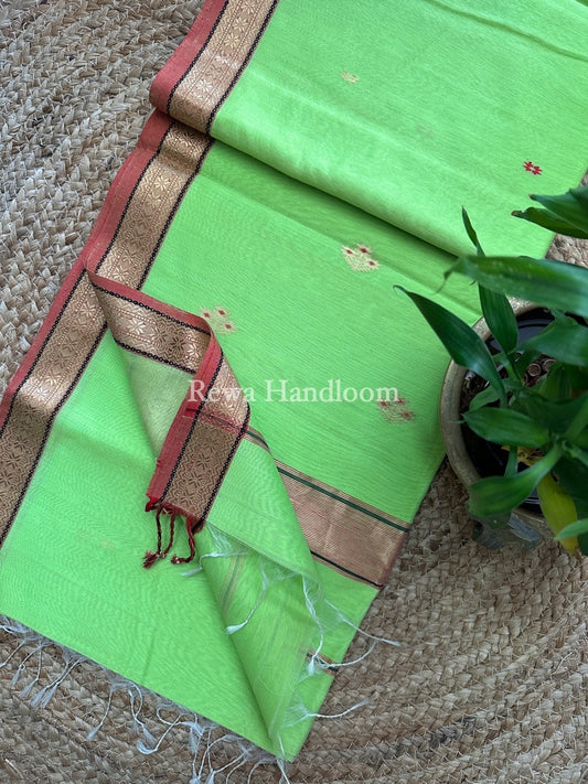 Butta Pallu Zari Border Maheshwari Saree