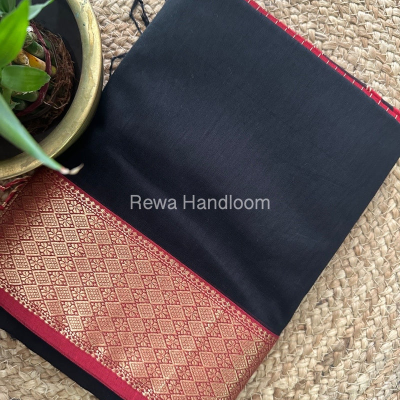 Maheshwari Zari Diamond Border Saree 