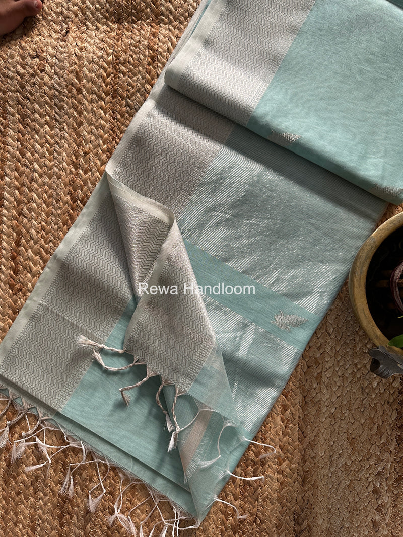Maheshwari Silver Butti Saree