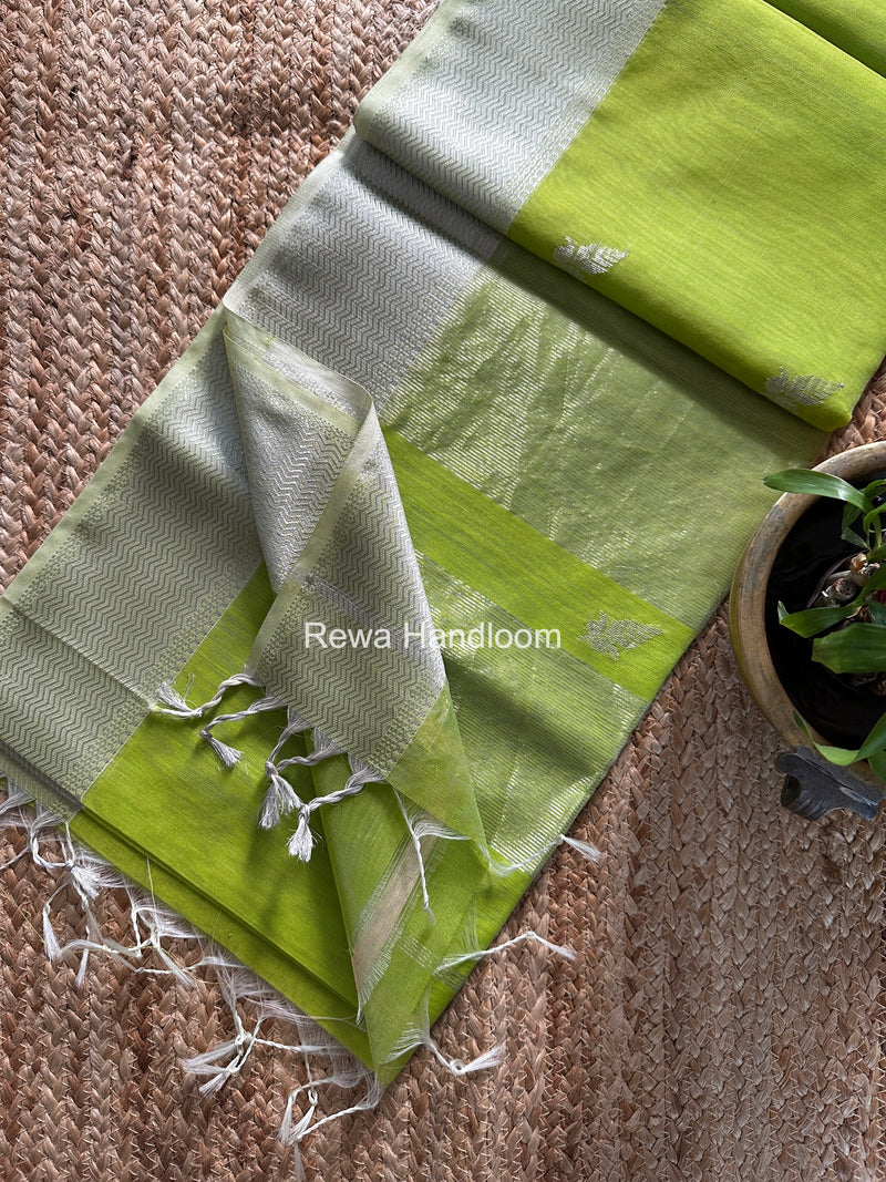 Maheshwari Silver Butti Saree