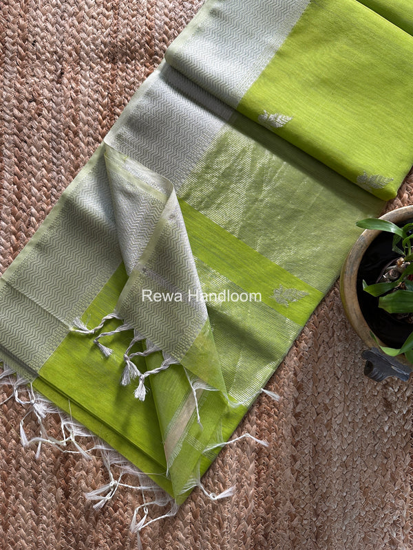 Maheshwari Silver Butti Saree