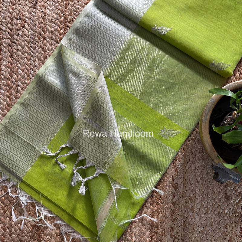 Maheshwari Silver Butti Saree