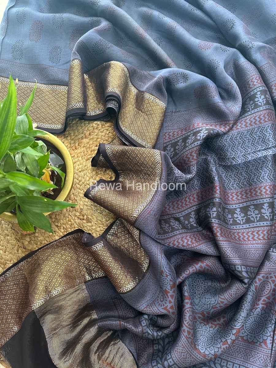 Maheshwari Dark Grey Bagh Print Saree BPSS066